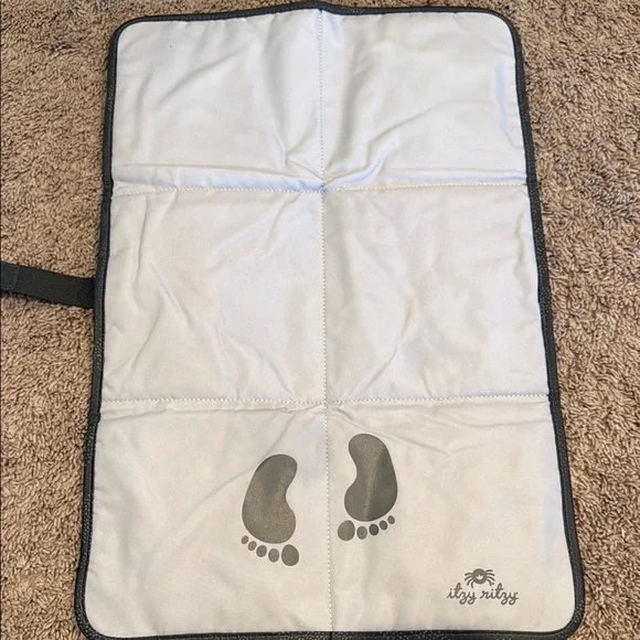 Itzy Ritzy Dream Compact Diaper-bag Backpack - Picture 4 of 10